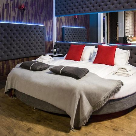 Yourplace Romantic Apartment With Private Patio Краків Екстер'єр фото